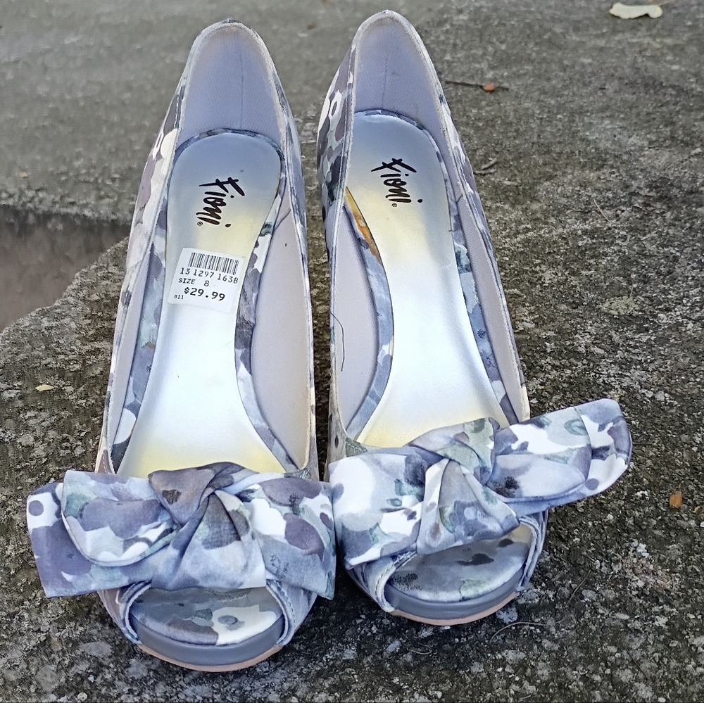 Gray Floral Peep Toe Heels - Picture 2 of 6
